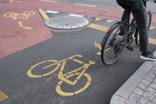 Une étude a analysé la vitesse réelle des vélos à Zurich (photo d'archives) KEYSTONE/GAETAN BALLY